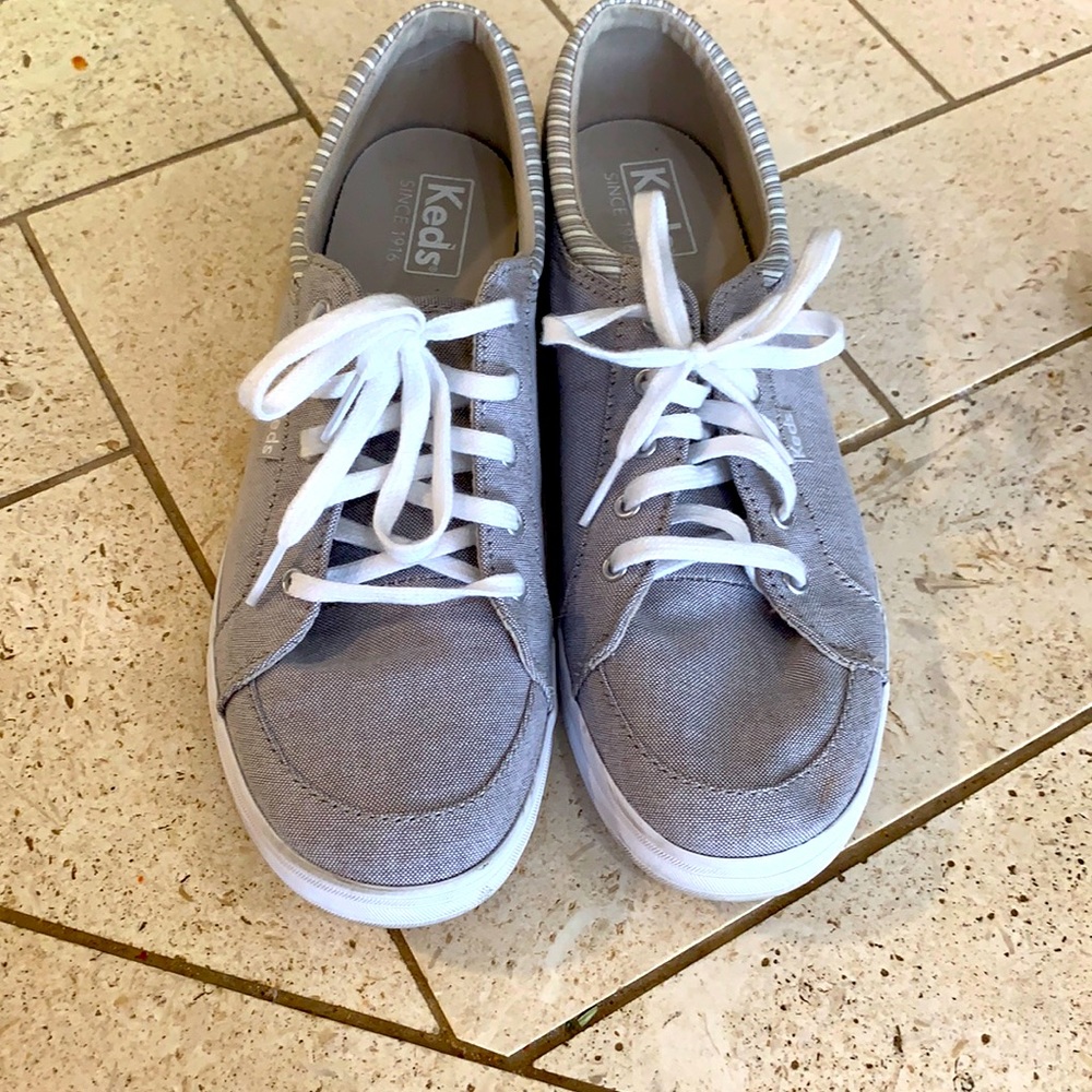 Size 8 Keds light gray sneakers.